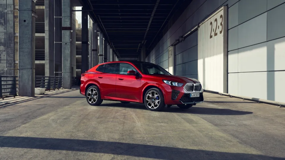 Vokietijos automobilių milžinė ruošia dar vieną elektromobilį: oficialiai pristatyta naujos kartos „X2“ versija, paaiškėjo ir naujienos kaina