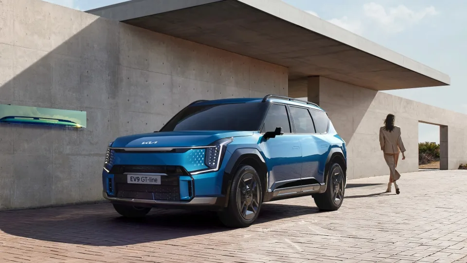 Įvertino automobilių gamintojų progresą: prognozės pildosi, o naujos tendencijos palankios vairuotojams