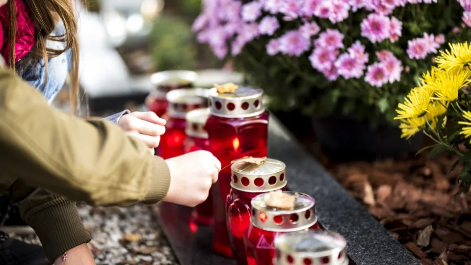 „Bitės“ ekspertai atsako į itin aktualų klausimą: kaip pasirūpinti mirusio artimojo soc. tinklų paskyromis?