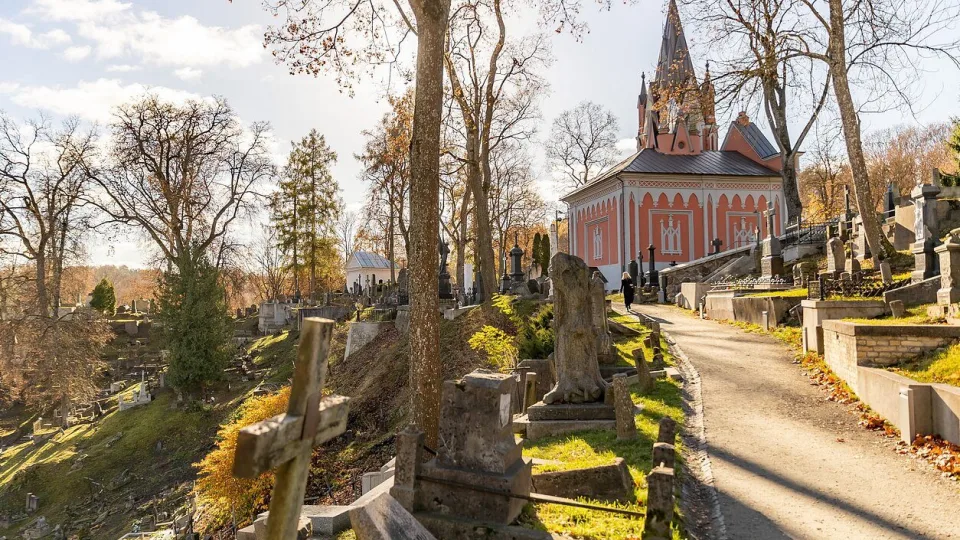 Vagys siautėja net per Vėlines: kapinės prieš Vėlines tampa tikru lobynu vagims, ekspertai įspėja