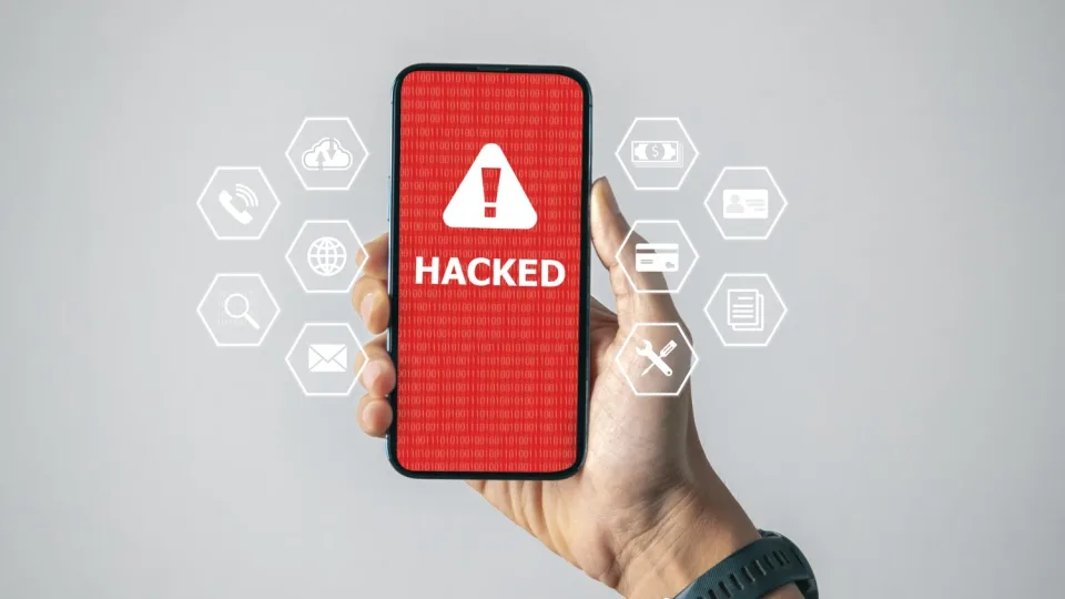 Nepageidaujamos reklamos, pavogti duomenys ir didžiuliai finansiniai nuostoliai: išmaniųjų telefonų savininkai turėtų reaguoti nedelsiant ir pašalinti šias pavojingas programėles