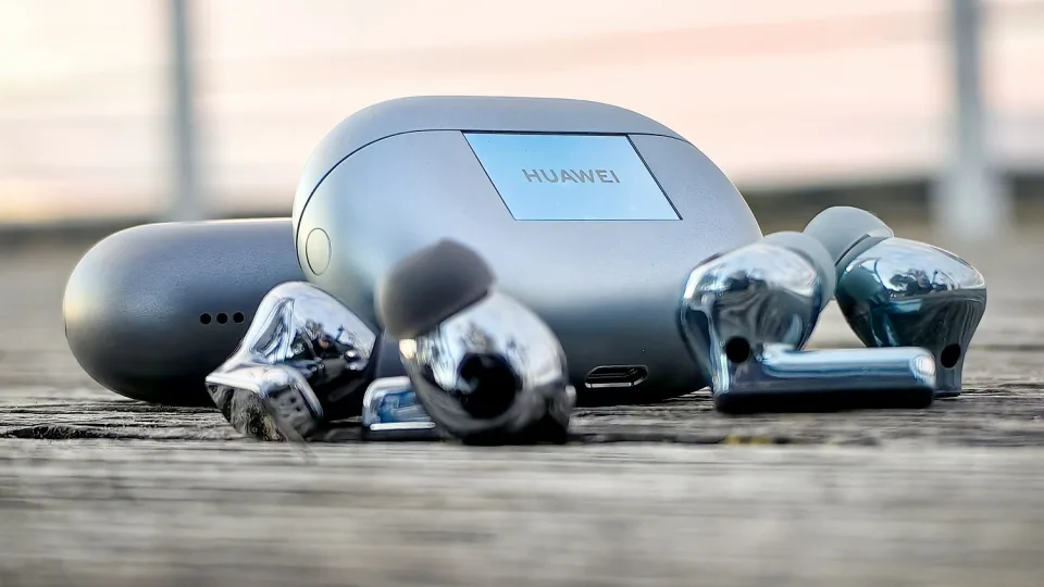Pristatytos naujos kartos belaidės ausinės „Huawei FreeBuds Pro 3“: triukšmą slopina dirbtinis intelektas