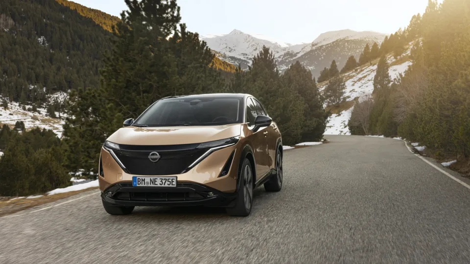 „Nissan“ pristatė dvi naujas „Ariya“ versijas: puikus nuvažiuojamas atstumas, išskirtinis dizainas, o dabar ir dar žemesnė kaina