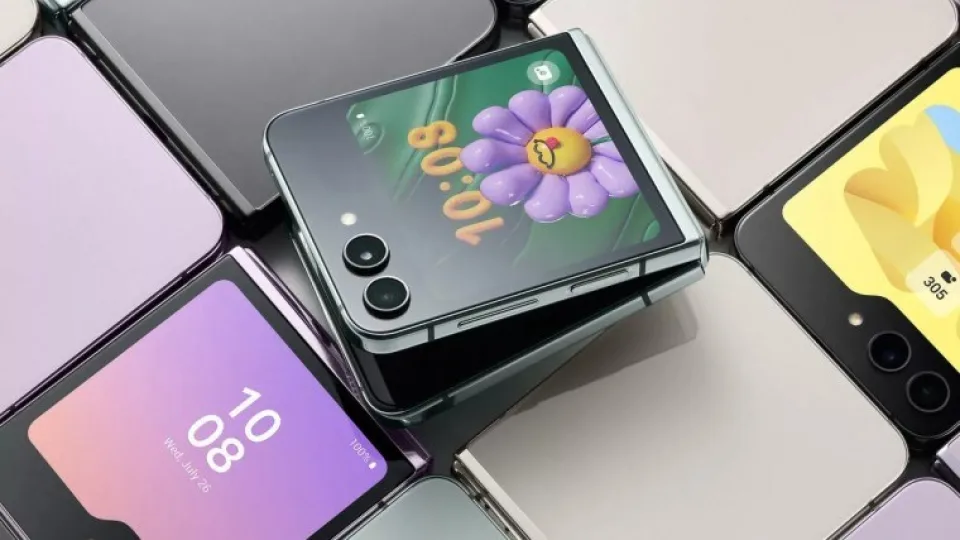 „Samsung“ paneigė neseniai pasirodžiusius gandus: ženkliai pigesnio sulenkiamo išmaniojo telefono artimiausiu metu neišvysime