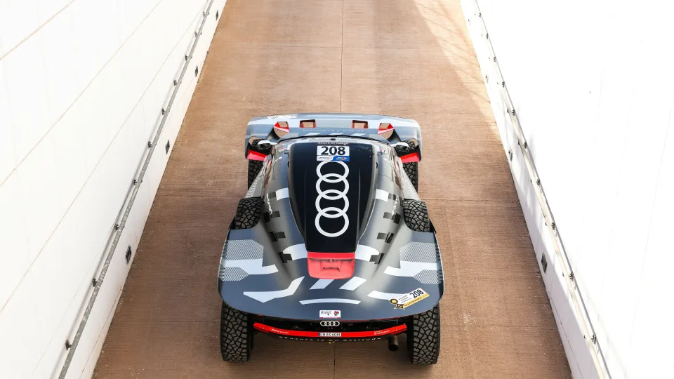 „Audi RS Q e-tron“ jau paruoštas 2024-ųjų Dakarui: komanda atskleidė svarbiausius patobulinimus