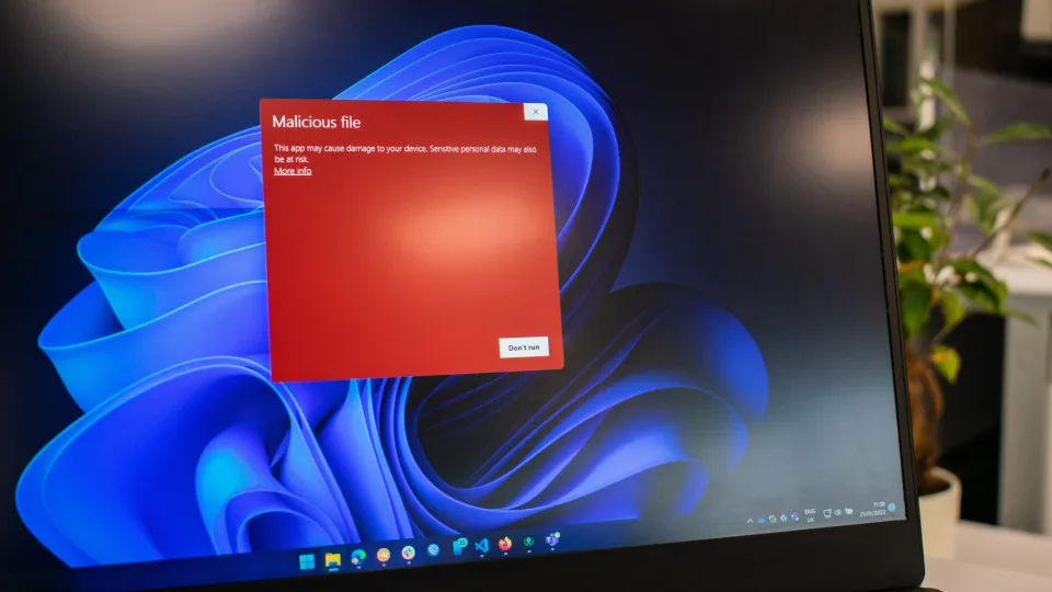 „Windows“ kompiuterių naudotojams – ekspertų perspėjimas: aptiktas naujas kenkėjas, kuris nusitaikė į jūsų duomenis bei santaupas, veiksmus būtina atlikti nedelsiant