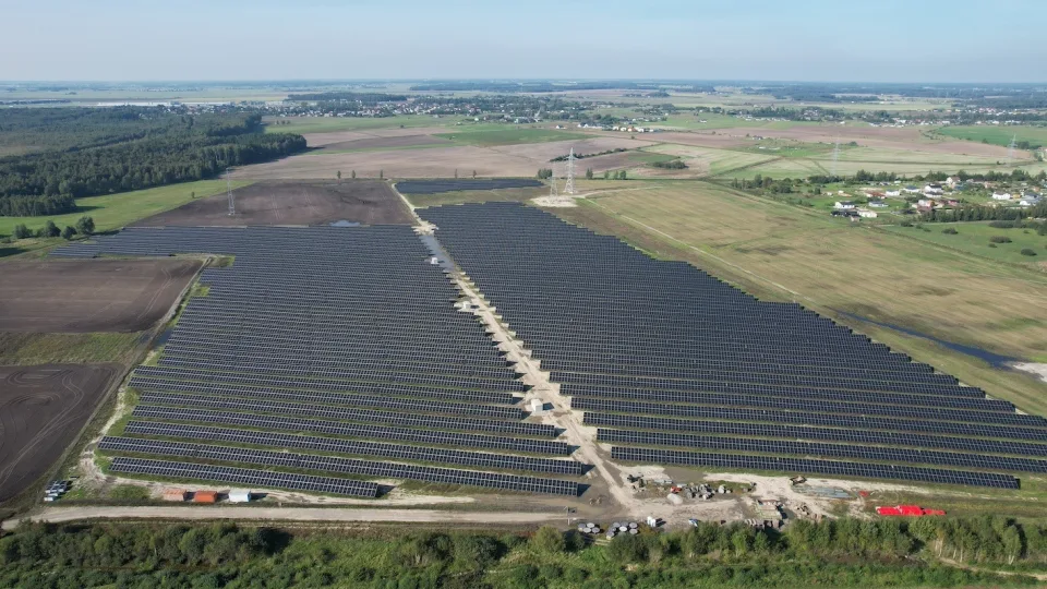 „Elektrum Lietuva“ atidarė didžiausią šalyje saulės parką elektrą gaminantiems vartotojams
