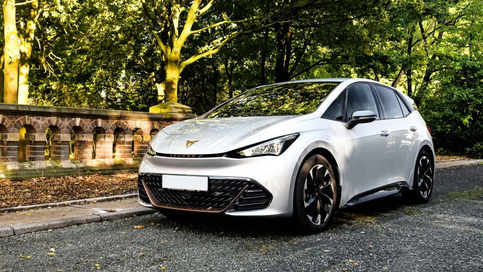 Įkalta paskutinė vinis į vidaus degimo variklių karstą: priimtas teisės aktas, kuris netruks visiškai pakeis situaciją automobilių rinkoje