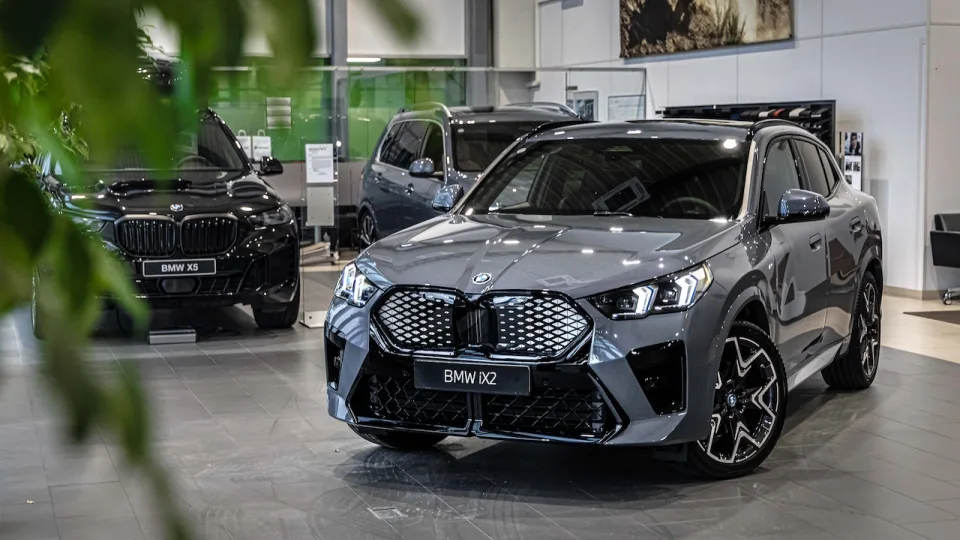 Į Lietuvą atkeliauja dar vienas BMW elektromobilis: naujasis „BMW iX2“ taps jau septintuoju bendrovės elektromobiliu, prieinamu mūsų šalyje