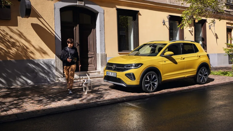 „Volkswagen“ atnaujino „T-Cross“ – populiarųjį kompaktišką SUV jau galima įsigyti Lietuvoje