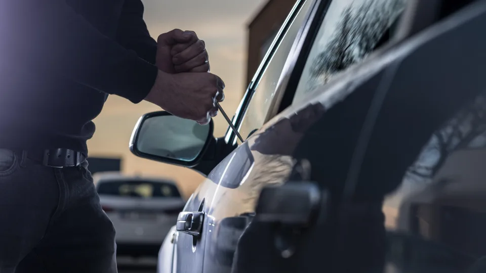 Automobilių vagys vis dar pridaro nuostolių – kaip apsaugoti savo turtą?