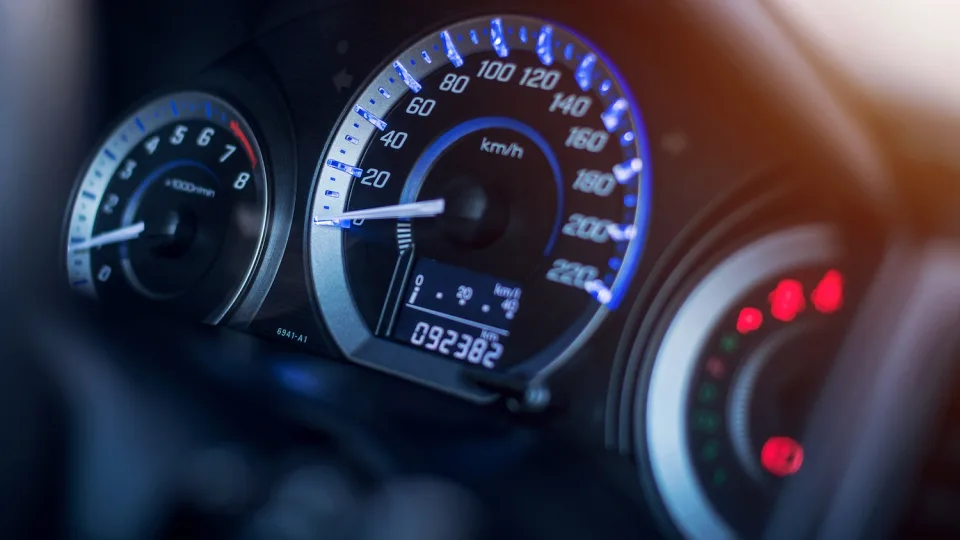 Klastojama automobilių ridas: tyrimas atskleidė, kurių automobilių rida dažniausiai būna klastojama