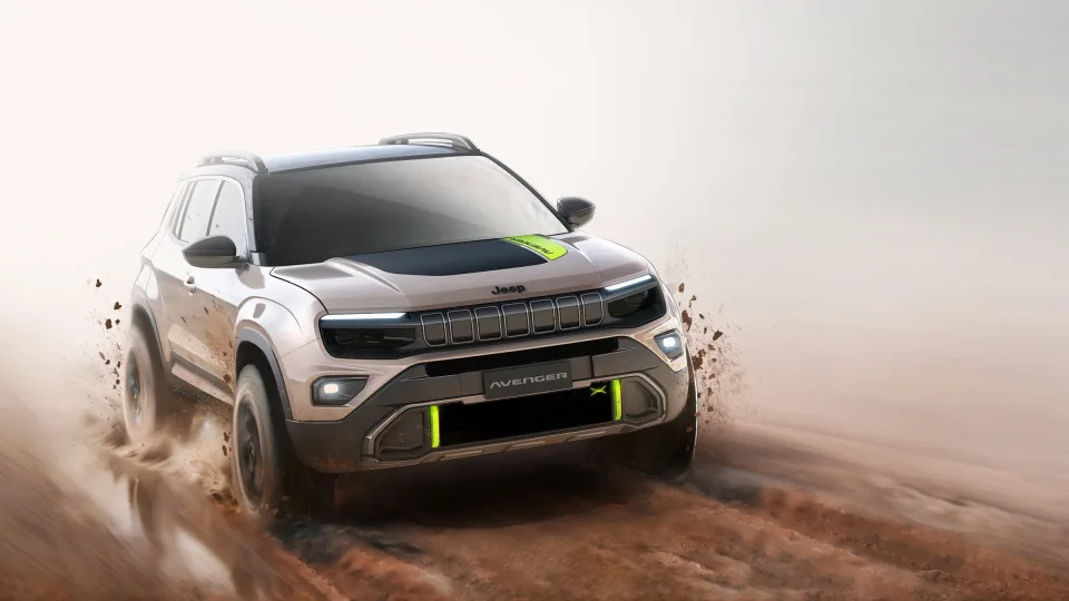 „Jeep“ pristatė hibridinį „Avenger 4xe“ modelį: atspindi viso prekių ženklo lūžio tašką ir atitiks kiekvieno poreikius