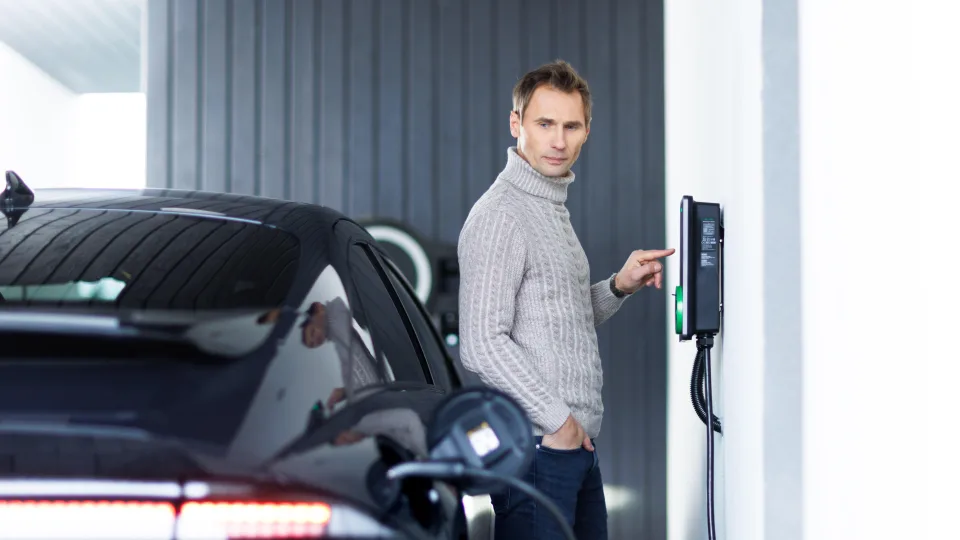 Elektromobilių populiarumo augimas įgauna vis didesnį pagreitį – naujos kartos transportas, reikalaujantis ir naujų paslaugų