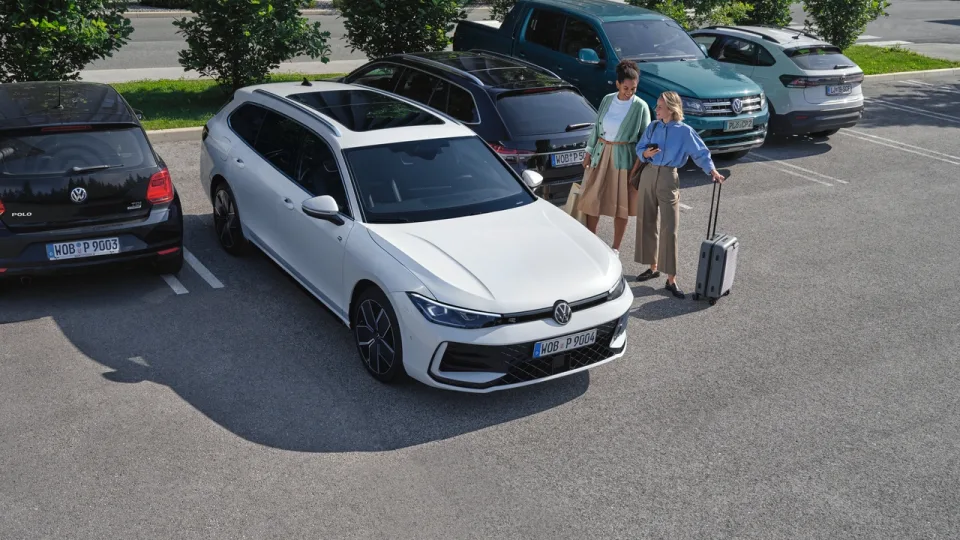 „Volkswagen“ atnaujino vieną populiariausių visų laikų vidutinio dydžio automobilį: naujasis šedevras jau prieinamas ir Lietuvoje, paaiškėjo ir jo kaina