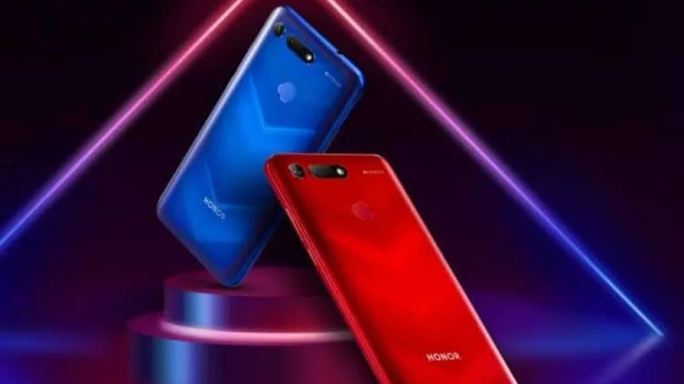 Naujasis „Honor V20“ – „skylėtas“ ekranas, galinga geležis ir 48 MPx kamera