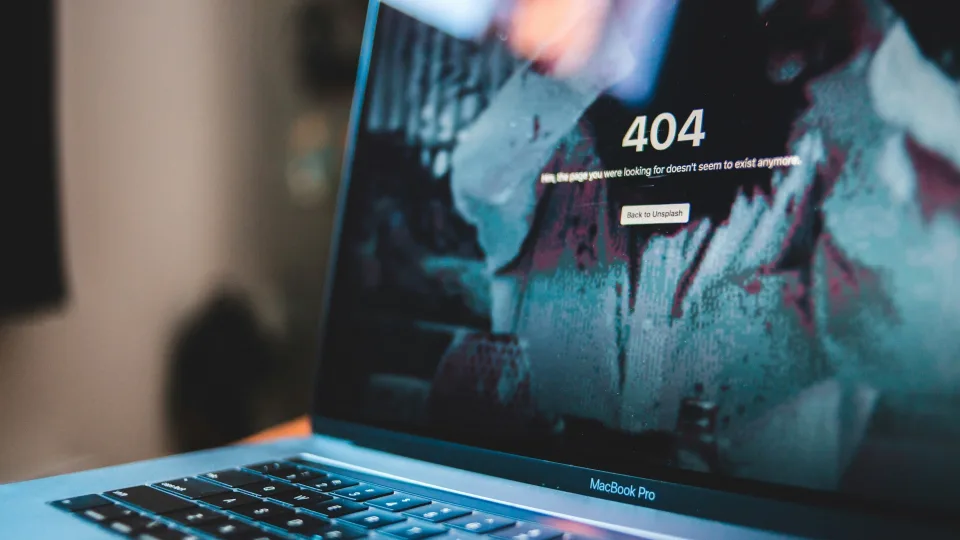 „404“ klaida: nuo konspiracijos teorijų iki interaktyvių žaidimų pasiklydusiems internete