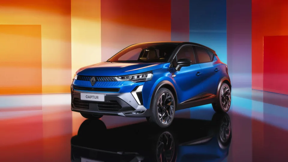 „Renault“ pristatė naują krosoverį „Captur“: išsaugojo savo universalumą ir didelį saloną, tačiau turi ir daug naujovių