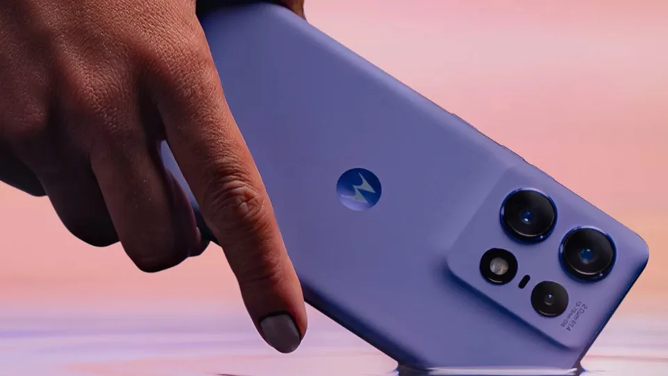 „Motorola Edge 50 Pro“ išmanusis telefonas atvyksta į Europą, paaiškėjo ir šio įrenginio kaina mūsų regione