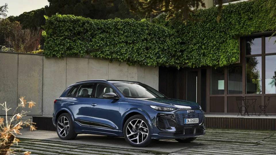„Audi Q6 e-tron“ platformos inovacijos: išradingas paprastumas, 800 voltų spartusis įkrovimas ir išmanusis temperatūros valdymas