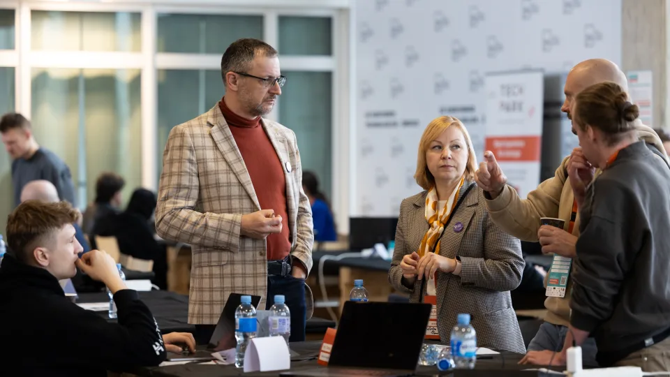 Nuo blynus kepančių robotų iki miesto priežiūros technologijų – „Tech_Champ 2024“ hakatone komandos kūrė naujoves
