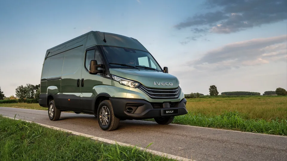 Ieškant švaresnio transporto, specialistai beda pirštu į žemai kabantį vaisių: galime gaminti ir naudotis patys