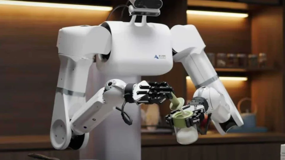 Kinai stebina savo technologiniais sprendimais: pademonstruotas metus kurtas robotas, kuris išsiskiria ne tik sparta, bet ir tikslumu