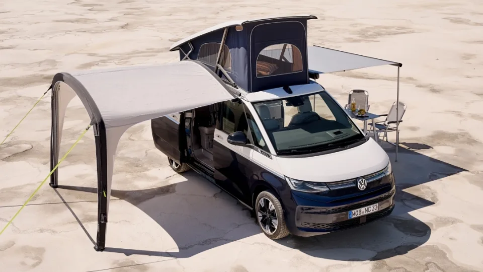 Pasaulinė naujojo „Volkswagen California“ kemperio premjera – dabar galima rinktis ir iš tinklo įkraunamą hibridą