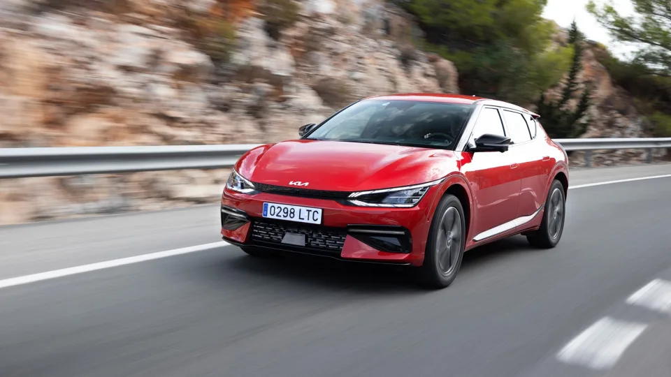 Kardinalūs automobilių rinkos pokyčiai: ekspertai pasakė, kas paspartino pasikeitimus, kurie įvyko per pastaruosius dešimt metų?