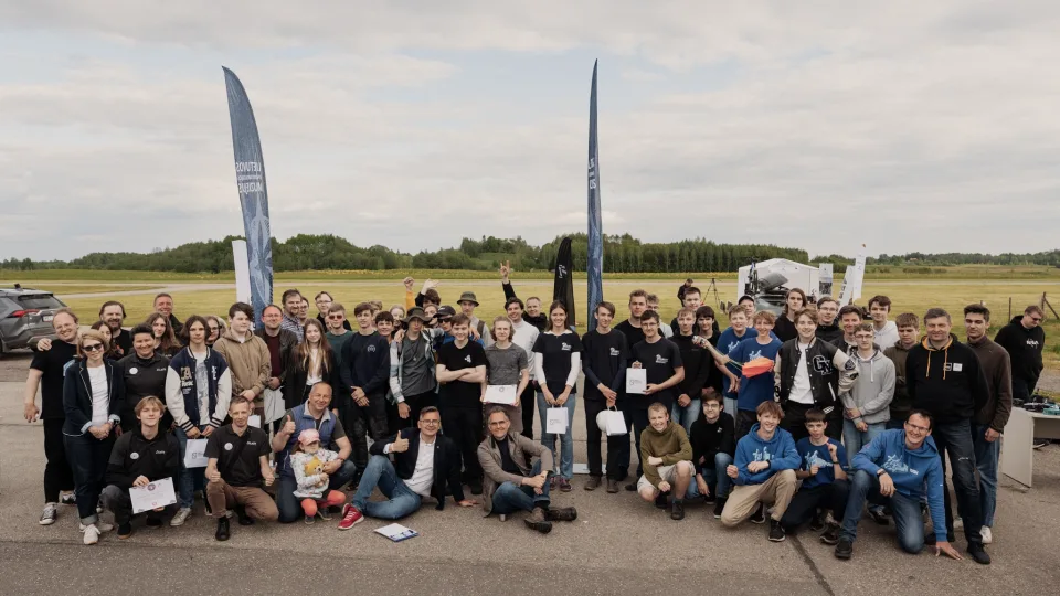 „CanSat“ konkurso finale geriausią palydovą sukonstravo KTU inžinerijos licėjaus komanda „SpaceDroneSat“