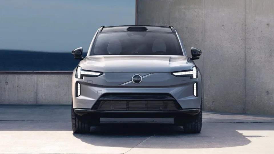Kainuoja kone 100 tūkst. eurų, o pilnų galimybių išbandyti negali: „Volvo“ informuoja pirkėjus apie laikinus nepatogumus, tai gali sukelti daugelio įniršį