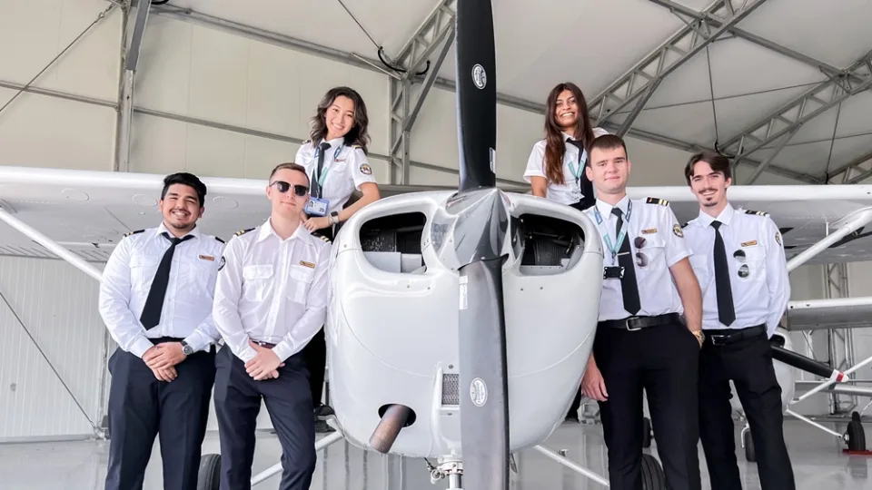 Dirbtiniam intelektui (DI) nenumaldomai skinantis kelią į daugelį ekonomikos sričių, tačiau pilotų poreikis vis tiek auga