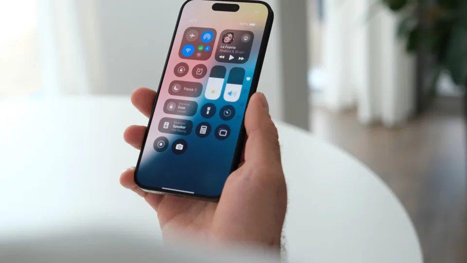 „Apple“ naujienų pristatymas: pirmieji Baltijos šalyse pradžiuginti lietuviai ir pažangūs DI sprendimai
