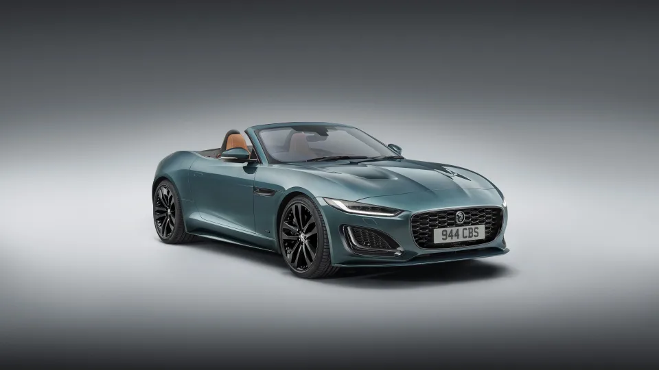 „Jaguar“ pagamino paskutinį „F-Type“ automobilį: atėjo laikas naujai erai, paskutinysis modelis bus įtrauktas į paveldo kolekciją
