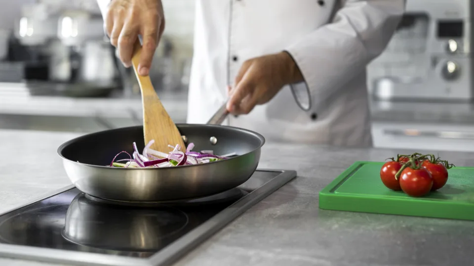 Vienas triukas, kuris pakeis jūsų kepimą visiems laikams: šefai atskleidė paprastą triuką, kurį žino tik išrinktieji