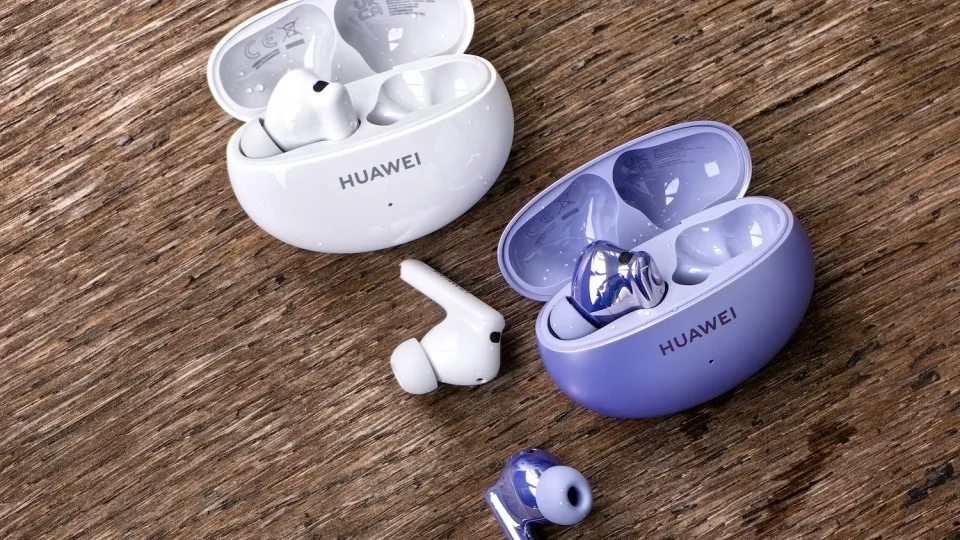 „Huawei FreeBuds 6i“ –  iki 100 eurų kainuojančios belaidės ausinės