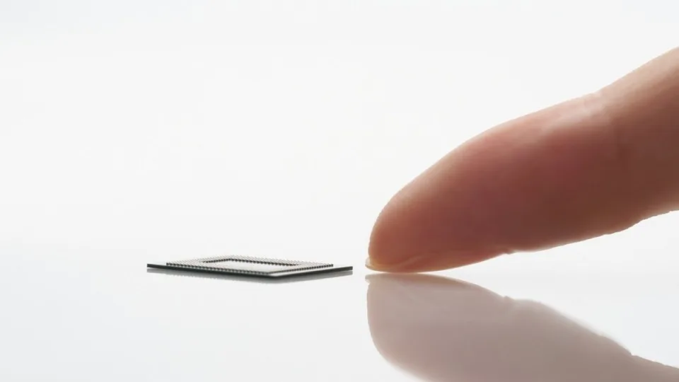 Išmanieji telefonai netrukus gali tapti dar plonesni: „Samsung“ sukūrė naujus LPDDR5X DRAM atmintinių lustus, kurie išsiskiria neįtikėtinu plonumu