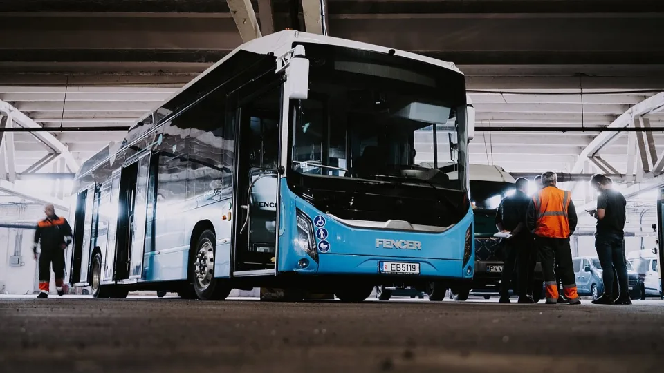 Transporto sektoriaus apžvalga: šiemet pirmąjį pusmetį augo krovinių vežimas, vežta daugiau keleivių, oro uostose aptarnautų keleivių skaičius pralenkė priešpandeminį, rekordinį lygį