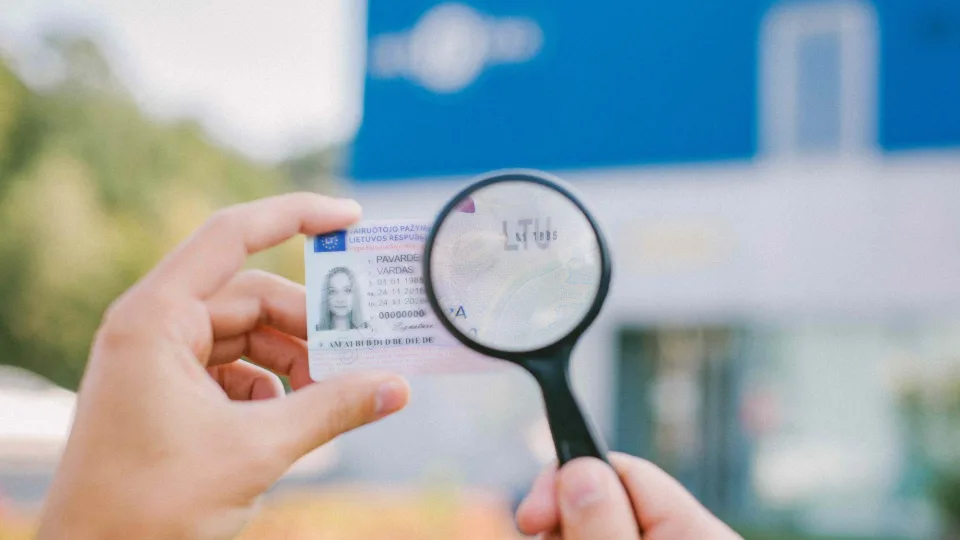 „Regitra“ skelbią informaciją, reaguoti privalu daugeliui vairuotojų: jeigu nenorite prarasti teisės vairuoti automobilį – šiuos veiksmus būtina atlikti nedelsiant