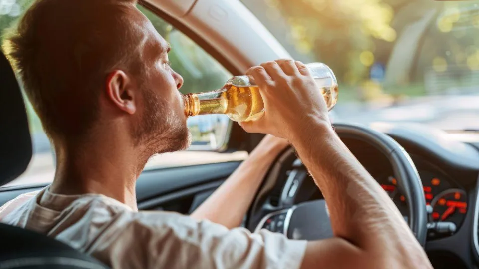 Lietuvoje už tai baudžiama be gailesčio, tačiau kai kuriose šalyse tam net nėra jokių ribojimų: kai kur galioja sunkiai suvokiamos kelių eismo taisyklės, nustebins net ir visko mačiusius