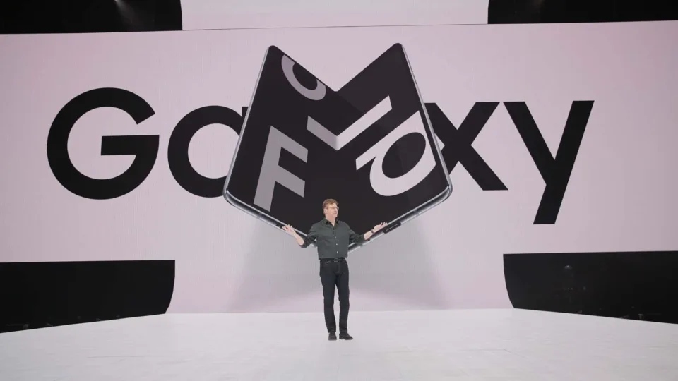 Sulankstomi telefonai - vis dar utopija? „Samsung Galaxy Fold” nepasirodys net ir birželį