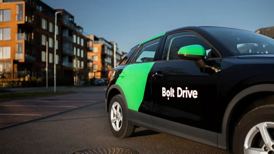 „Bolt Drive“ ir Lietuvos policija Vilniuje rengia reidą: tikrins vairuotojų blaivumą ir ragins sąmoningai rinktis atsakingą elgesį keliuose