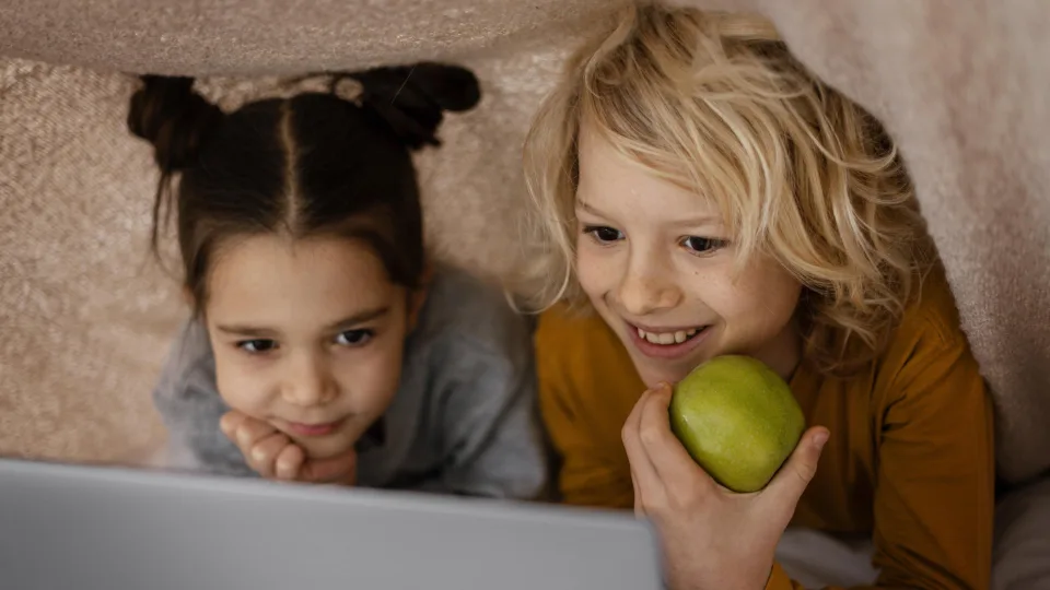 Internetas tapo neatsiejama kiekvieno iš mūsų gyvenimo dalimi: ekspertė pasidalijo patarimais, kurie padės apsaugoti vaiką nuo pavojų internete