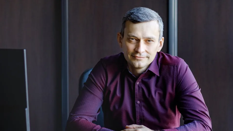 „Švyturys–Utenos alus“ elektros tinkle integruotas didžiausias komercinis baterijų energijos kaupiklis Lietuvoje: inovatyvus valdymo algoritmas leis padidinti pasigaminamos vietinės žaliosios energijos kiekį