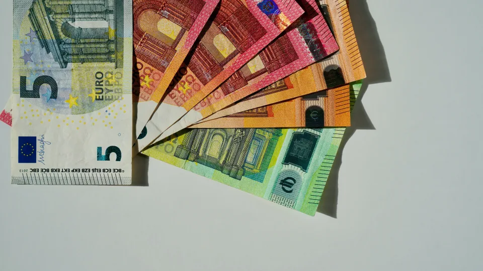 Viena grubi klaida vilnietei kainavo dešimtis tūkstančių eurų: Lietuvos policija įspėja apie neįtikėtino mąsto sukčiavimus, pateikė kritinės svarbos informaciją, kurią privalo žinoti visi