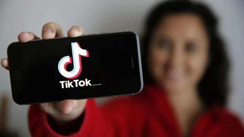 „TikTok“ atstovė pareiškė, kad jų programėlė neketina trauktis ir toliau sėkmingai veiks JAV rinkoje