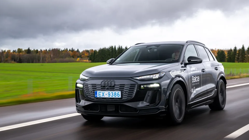 „Metų automobilio 2025“ elektromobiliai įveikė 200 kilometrų testą: užfiksuotas istorinis rezultatas, tačiau ne visiems šis uždavinys buvo toks paprastas