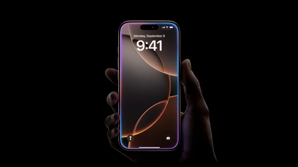 „Apple“ neigia jai mestus kaltinimus: sako, kad niekada nenaudojo „Siri“ duomenų rinkodaros profiliams kurti, tačiau kompensaciją vis tiek sumokės
