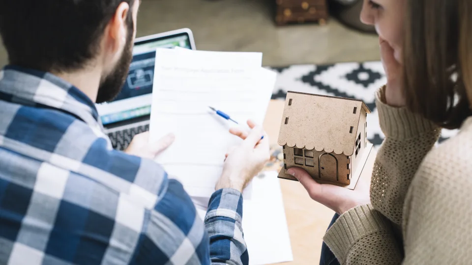 Lietuvos gyventojai į sprendimą įsigyti būstą pradeda žiūrėti pozityviau: naujausia apklausa atskleidžia, jog kas ketvirtas Lietuvos gyventojas per artimiausius trejus metus planuoja įsigyti būstą