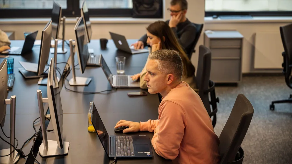 Kibernetinio saugumo ekspertų asociacija sukūrė kursą verslui: sukūrė 160 akademinių valandų trukmės praktinį kibernetinio saugumo ir rizikų valdymo (GRC) kursą